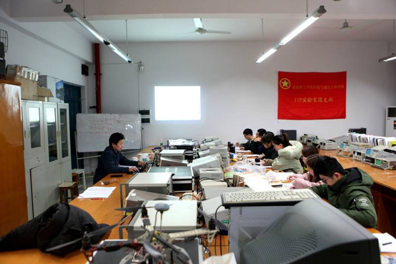 http://news.hnist.cn/__local/9/24/DB/E2BBA9B30EC7FD161611A3C1F19_6E0BE2AB_6ED630.jpg
